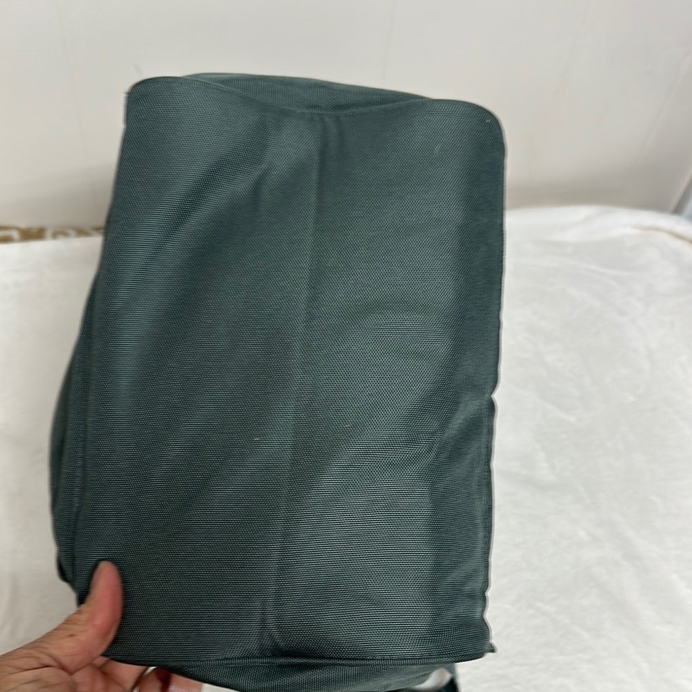 DSW Green Backpack with Durable Design - Picture 6 of 11